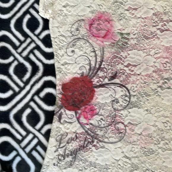 Women’s Guess lace shirt - Picture 4 of 5